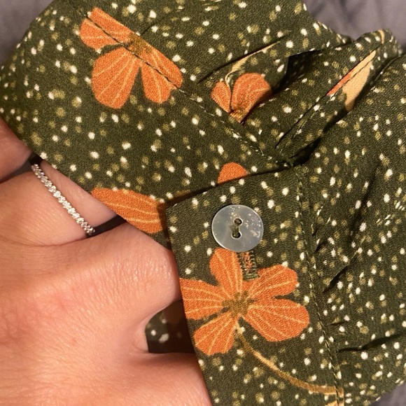 Green Flowy Blouse - Picture 6 of 6